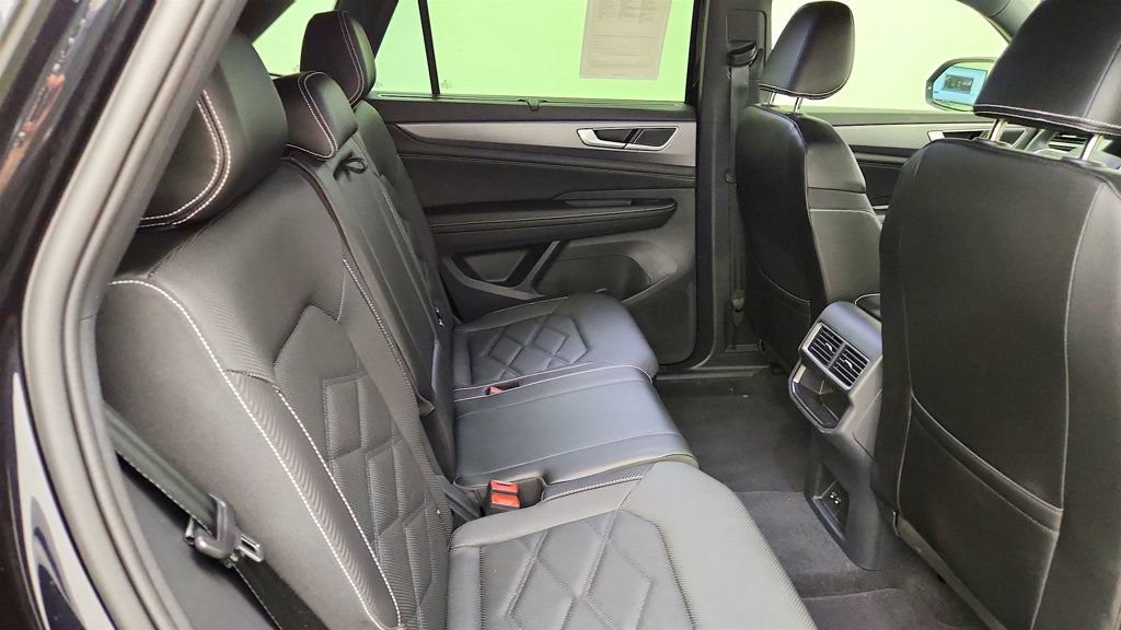 Used 2024 Volkswagen Atlas Cross Sport SE w/ Panoramic Sunroof Package FWD image 22