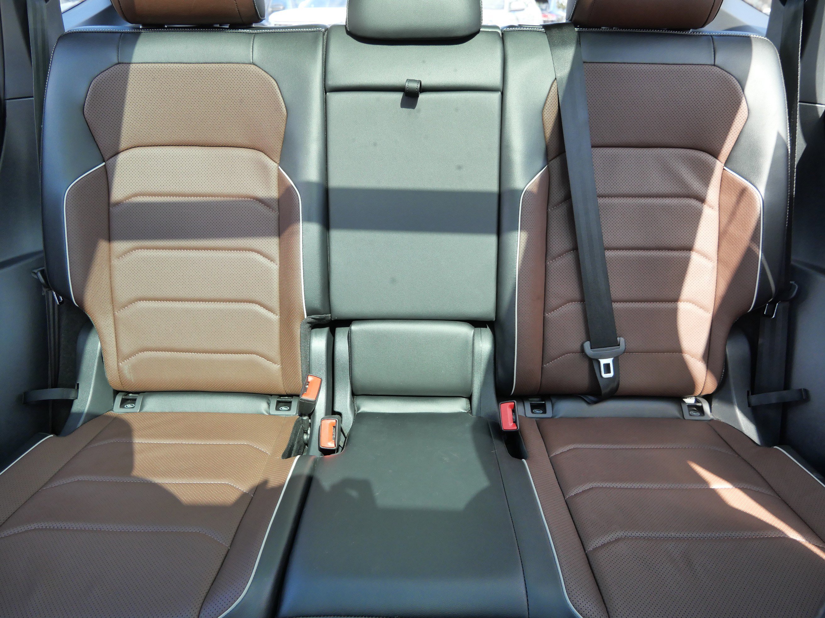 Used 2022 Volkswagen Tiguan SEL R-Line image 13