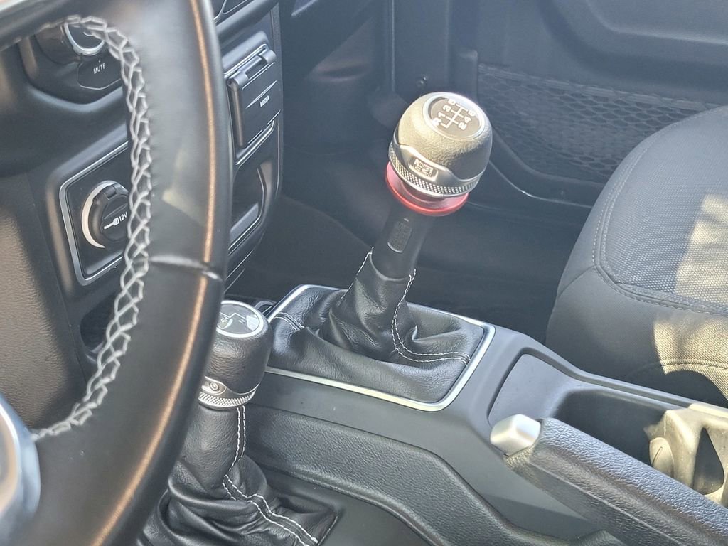 Used 2022 Jeep Gladiator Overland w/ Trailer Tow Package AWD/4WD image 19