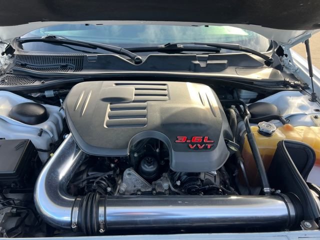 Used 2015 Dodge Challenger SXT image 27