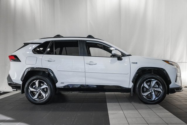 Used 2024 Toyota RAV4 SE image 3