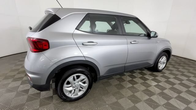 Used 2025 Hyundai Venue SE FWD video 4