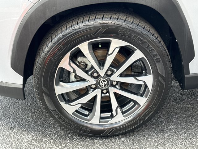 Used 2025 Toyota Corolla Cross XLE FWD image 14