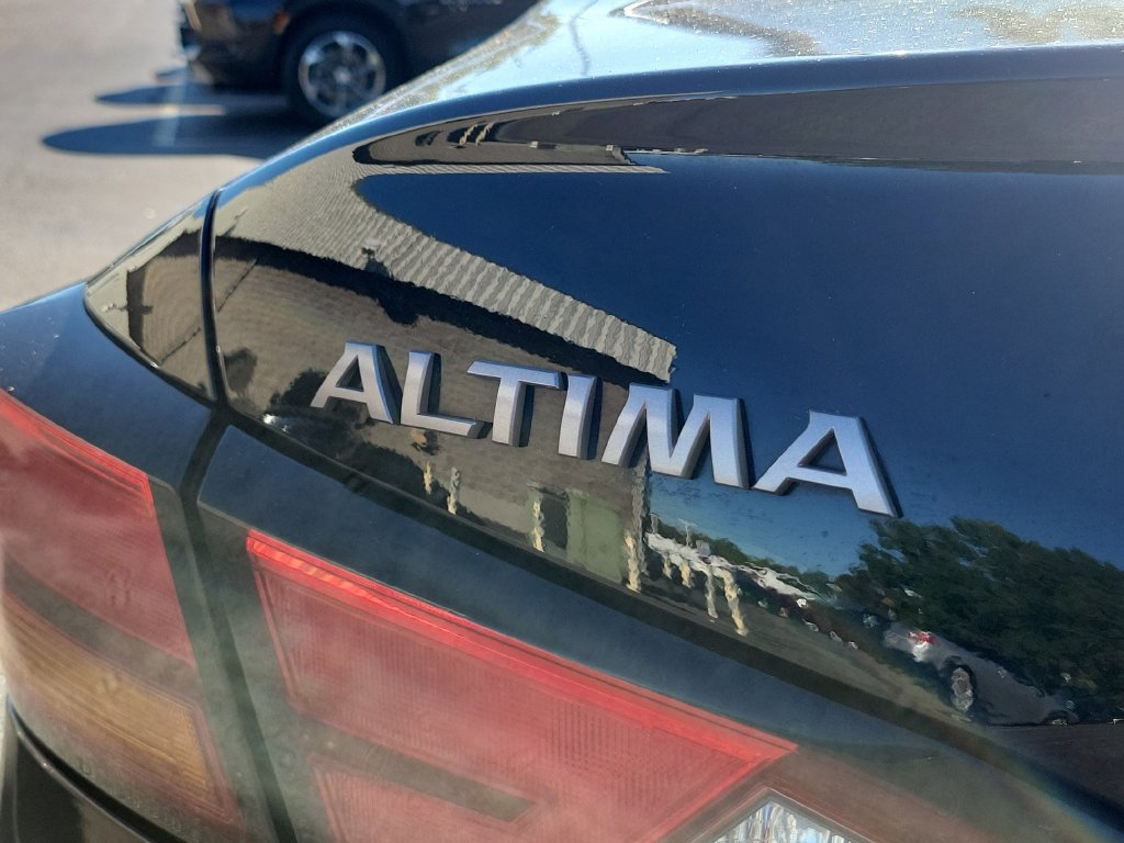 Used 2025 Nissan Altima 2.5 SV FWD image 9