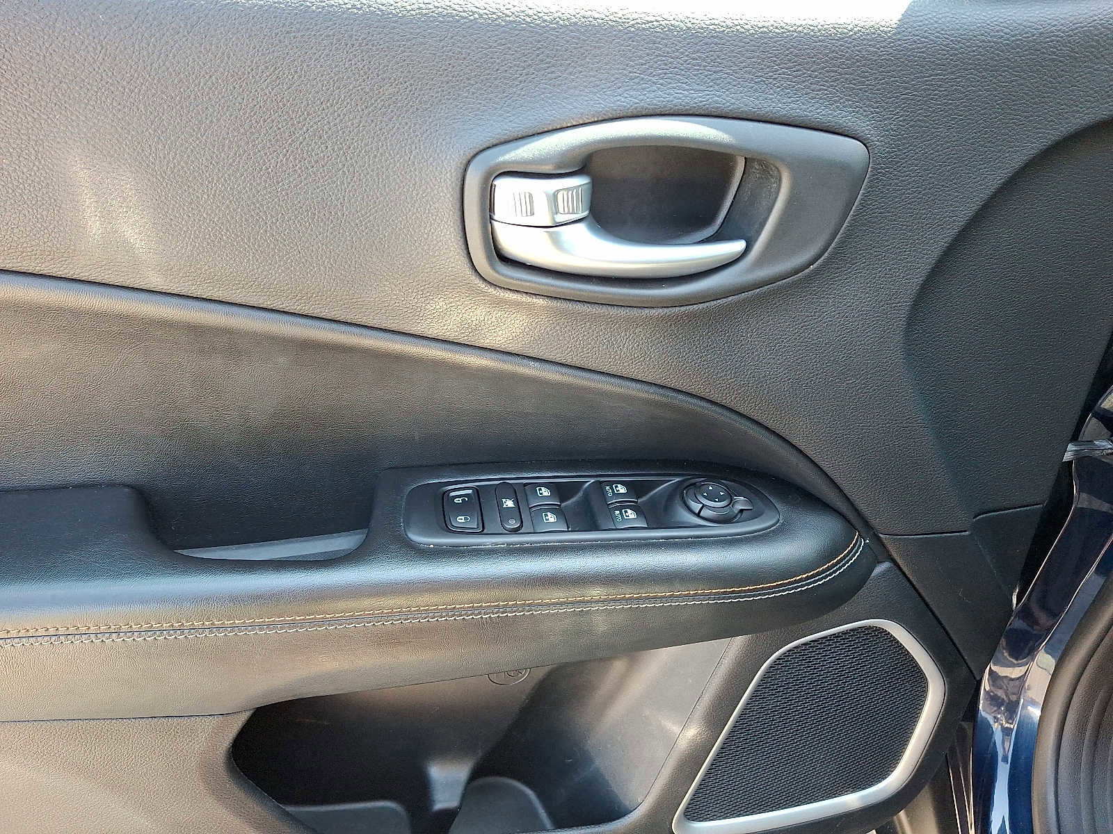 Certified 2021 Jeep Compass Latitude image 14