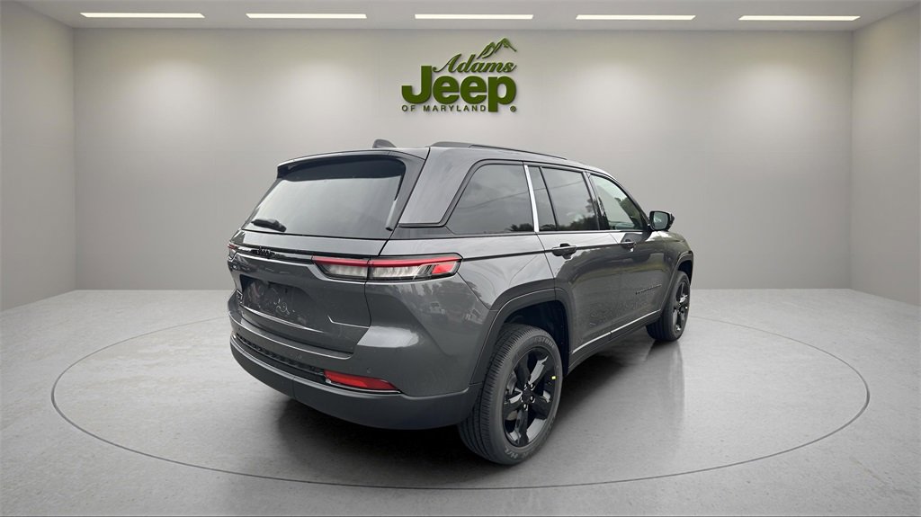 New 2025 Jeep Grand Cherokee Altitude image 10