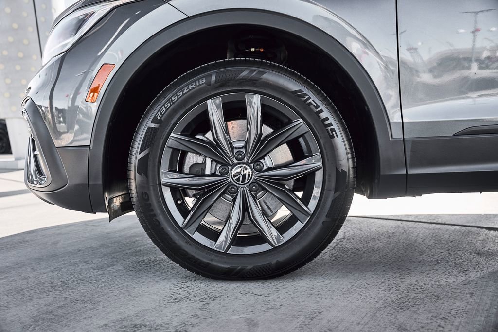 Used 2024 Volkswagen Tiguan Wolfsburg Edition FWD image 3