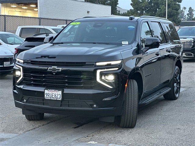 Used 2025 Chevrolet Suburban RST image 8