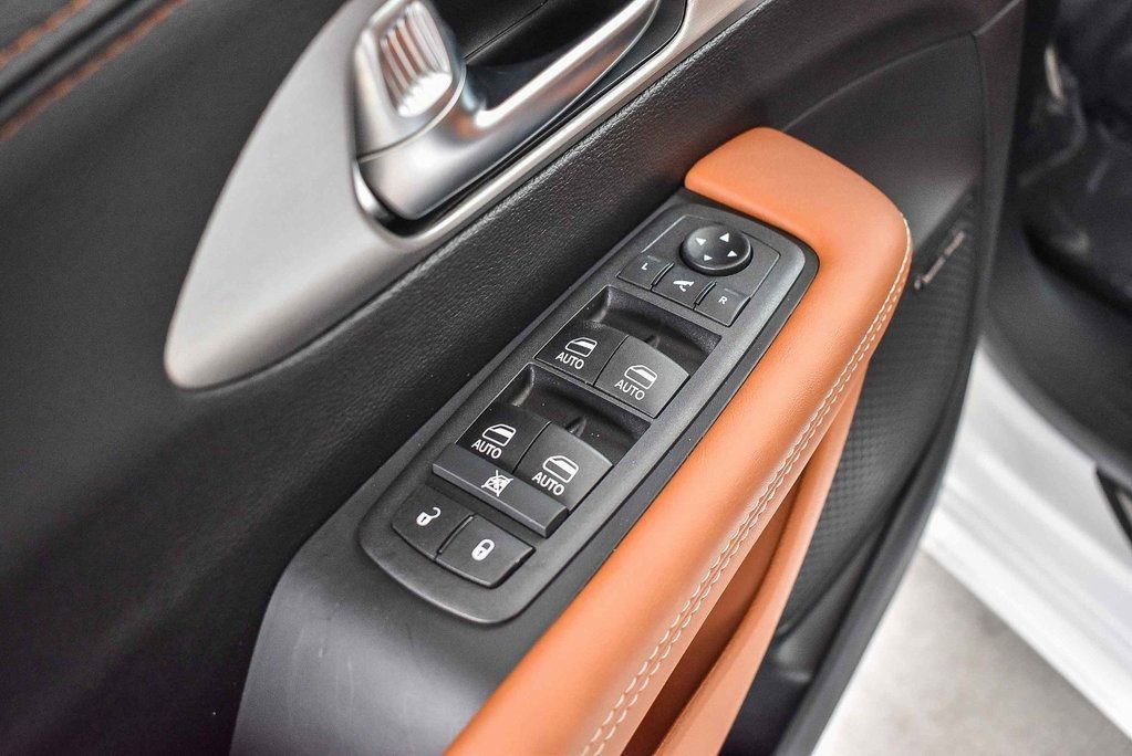 New 2026 Chrysler Pacifica Pinnacle w/ Trailer Tow Group image 21