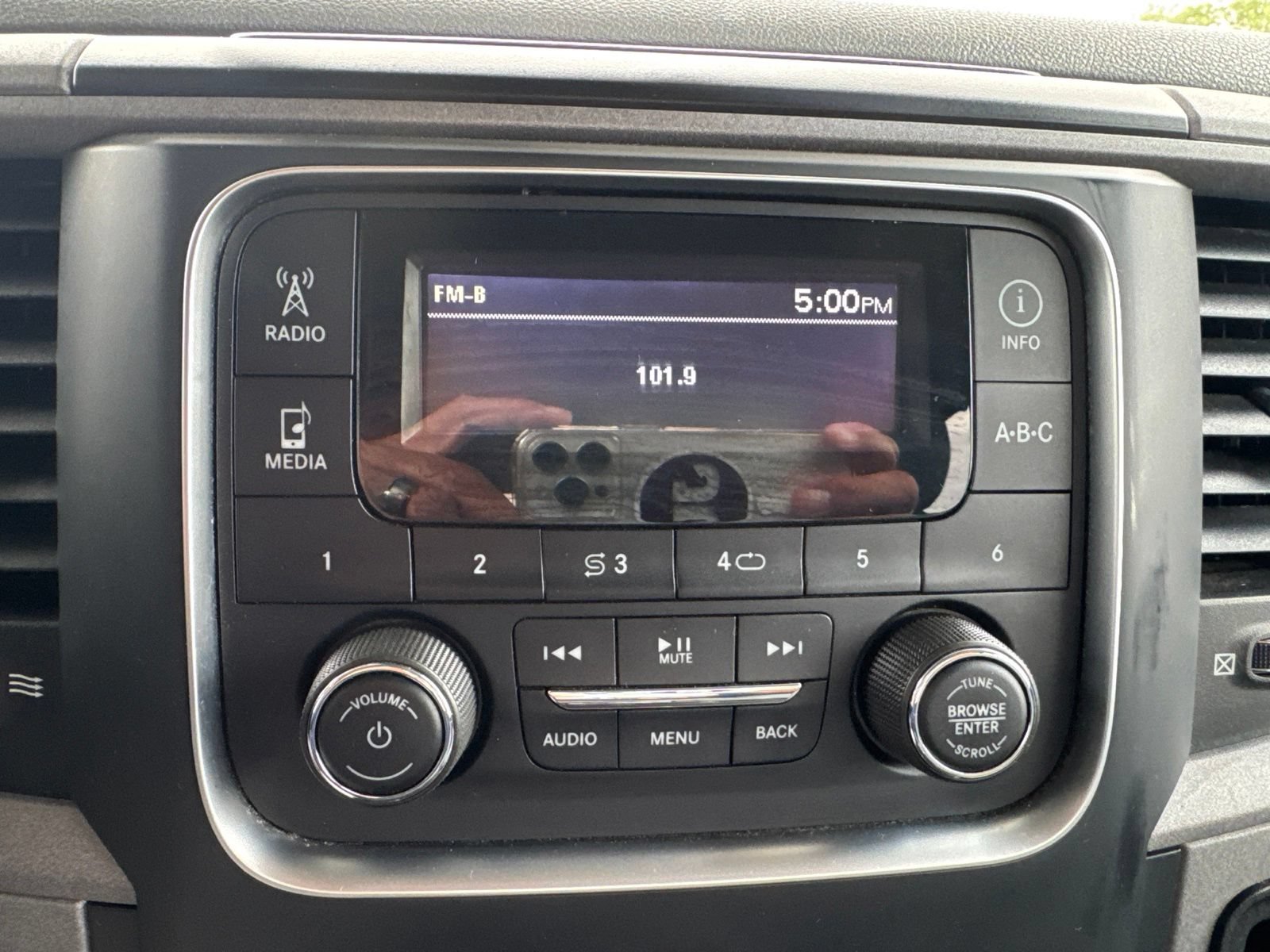 Used 2018 RAM 1500 ST w/ SXT Appearance Group AWD/4WD image 29