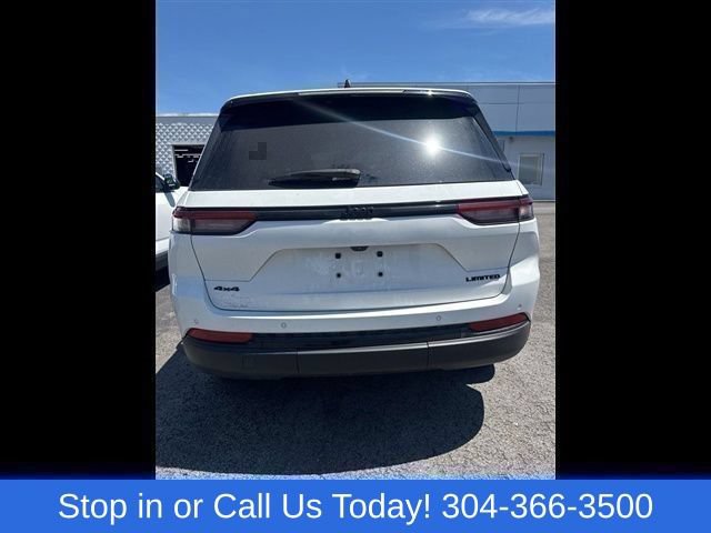 Used 2023 Jeep Grand Cherokee Limited w/ Black Appearance Package AWD/4WD image 6