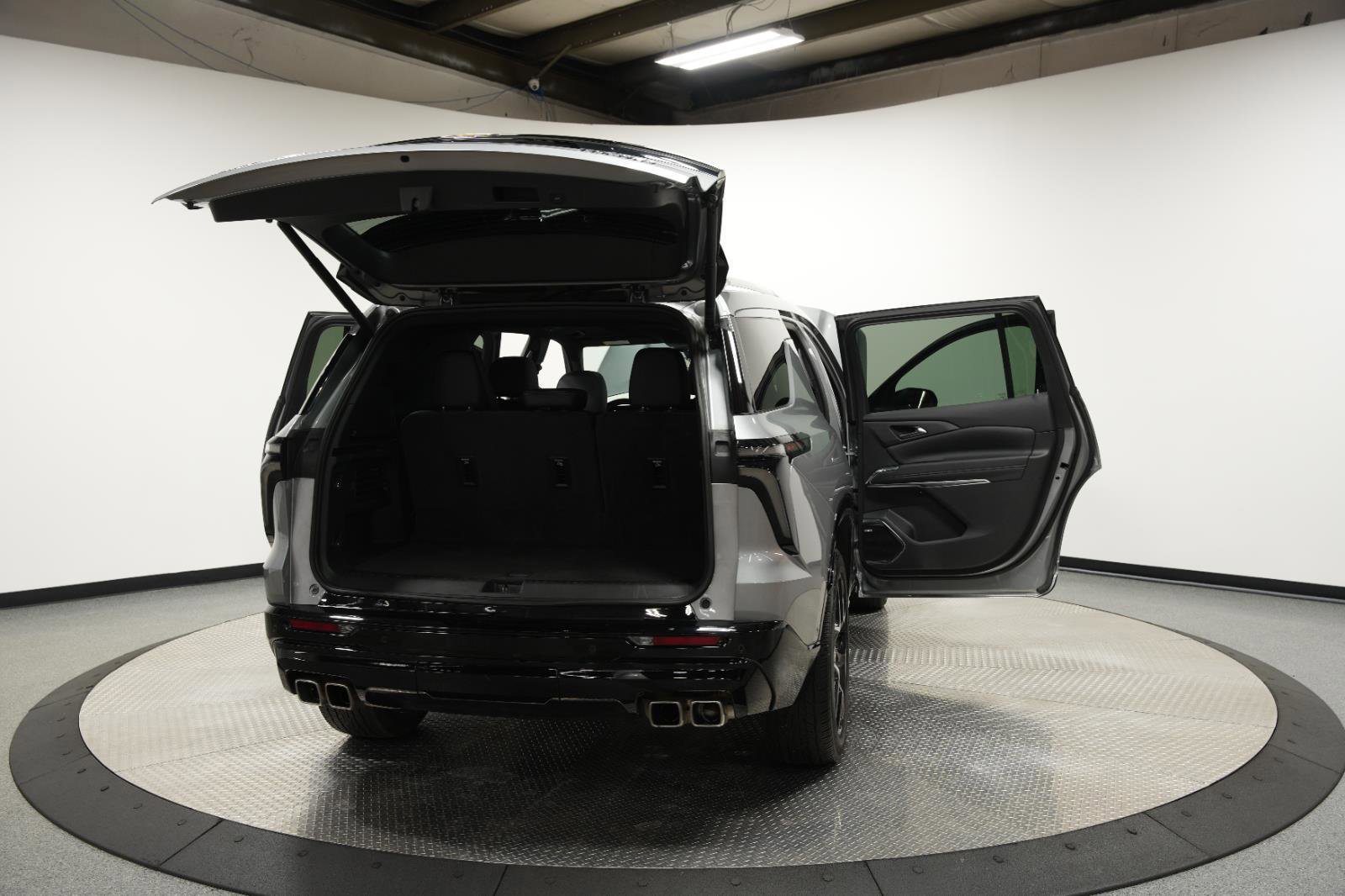 Used 2025 Chevrolet Traverse High Country w/ LPO, Floor Liner Package image 12