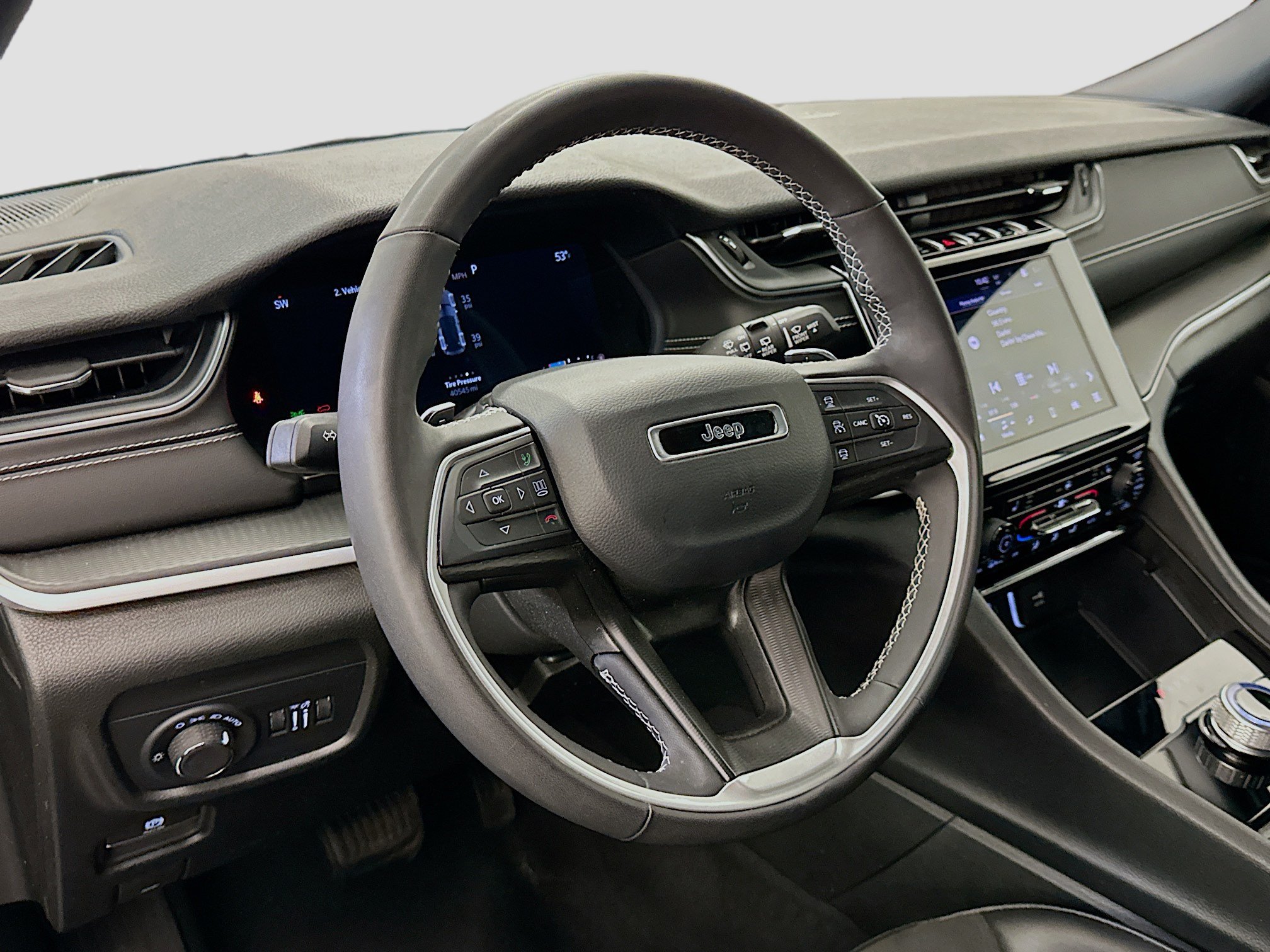 Used 2024 Jeep Grand Cherokee Altitude AWD/4WD image 18