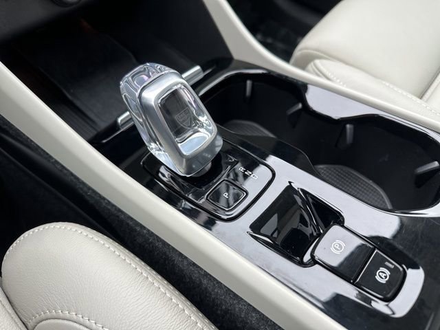 Certified 2023 Volvo XC40 B5 Plus w/ Climate Package image 19