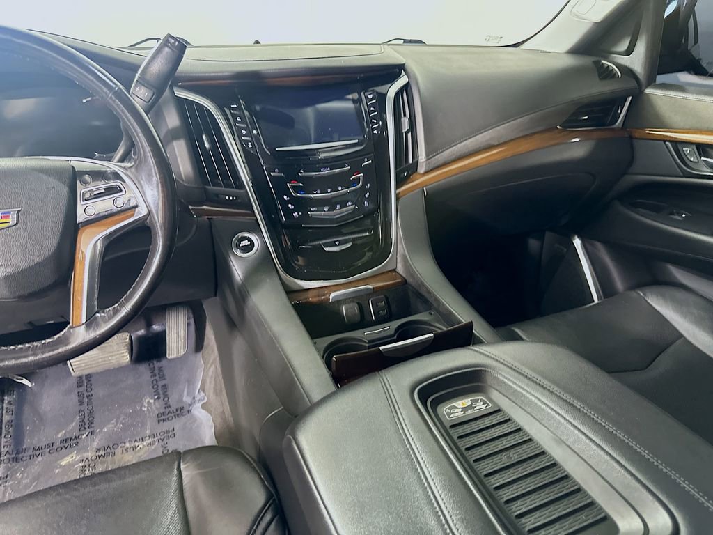 Used 2020 Cadillac Escalade Luxury w/ Escalade Sport Edition image 20