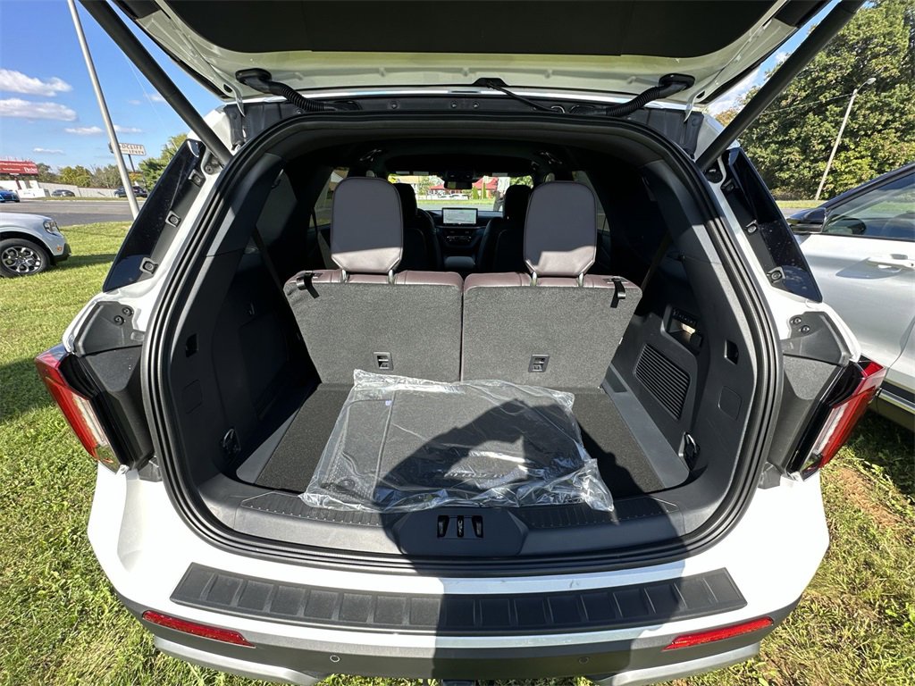 New 2026 Ford Explorer Platinum w/ LUX Leather Package image 24