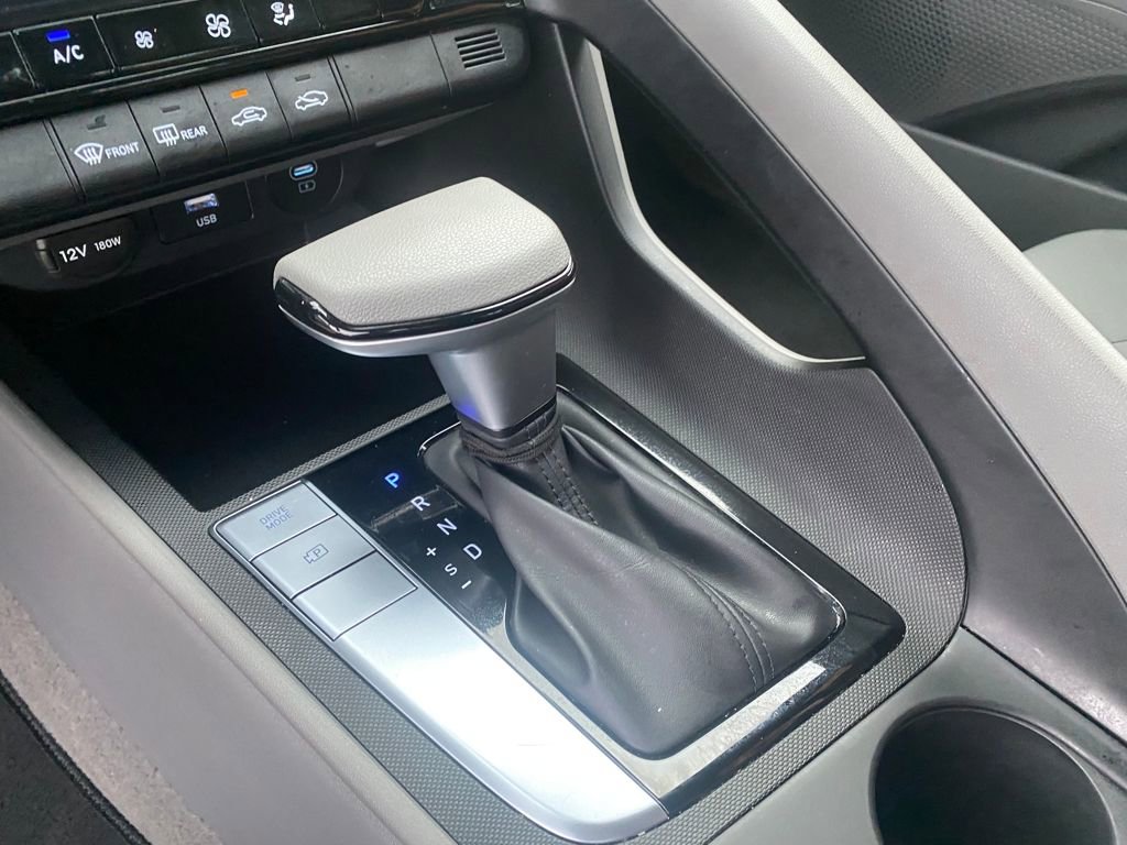 Used 2024 Hyundai Elantra SEL image 17