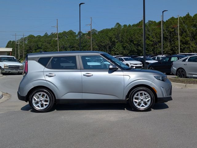 Used 2025 Kia Soul LX w/ LX Technology Package FWD image 8