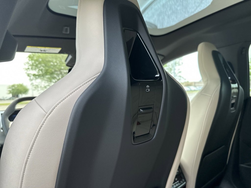 New 2026 BMW iX xDrive60 image 22