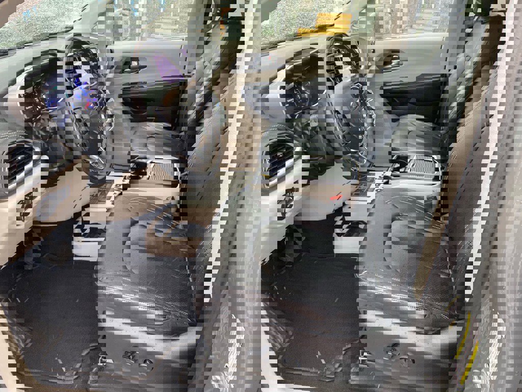 Used 2022 Chrysler Pacifica Touring-L image 9