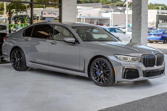 Used 2022 BMW 740i w/ M Sport Package RWD image 4
