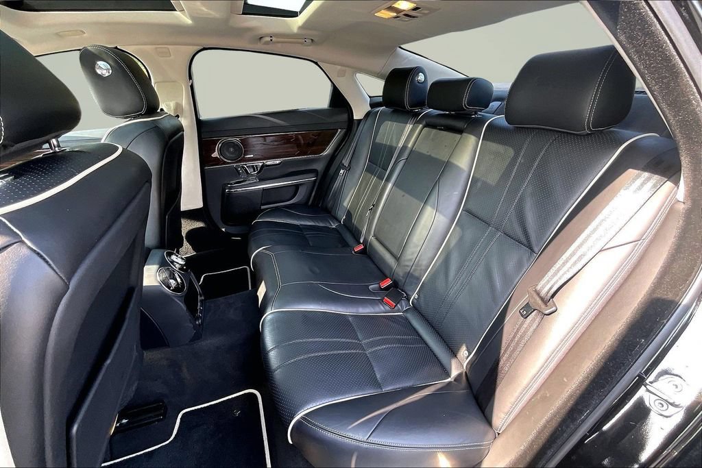 Used 2018 Jaguar XJ R-Sport RWD image 22