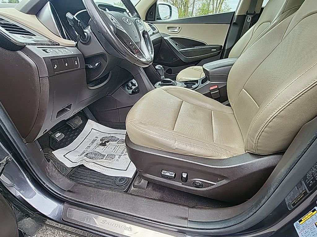 Used 2017 Hyundai Santa Fe Sport w/ 2.4L Tech Package 04 AWD/4WD image 23