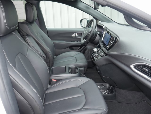 New 2026 Chrysler Pacifica Select image 29
