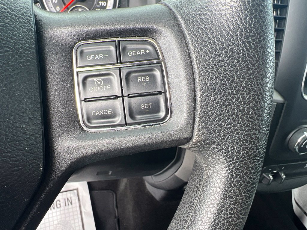 Used 2015 RAM 1500 Express RWD image 36