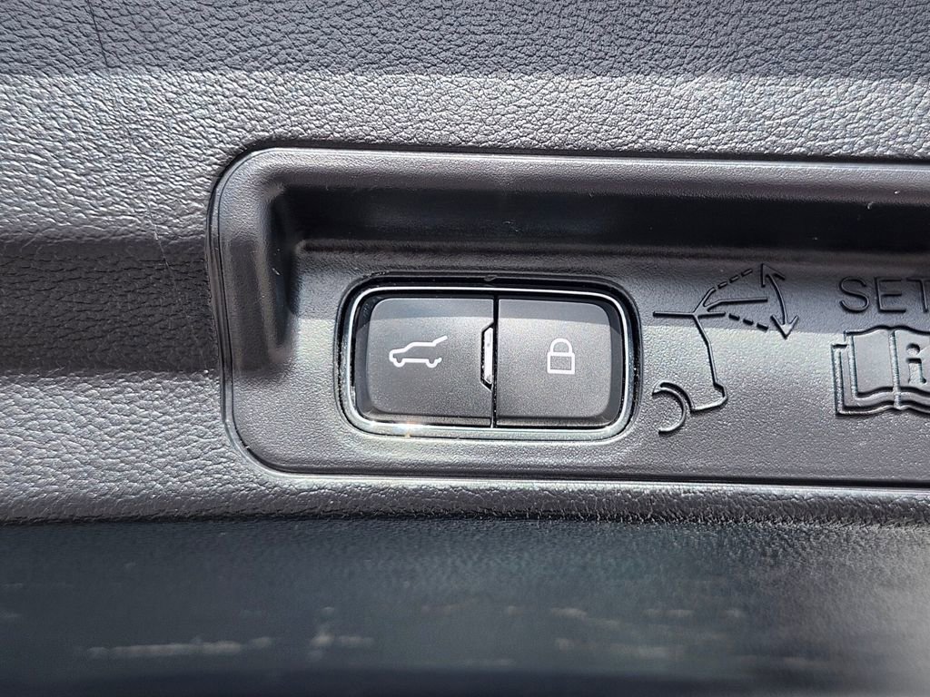 Certified 2022 Ford Explorer XLT w/ Equipment Group 202A image 34