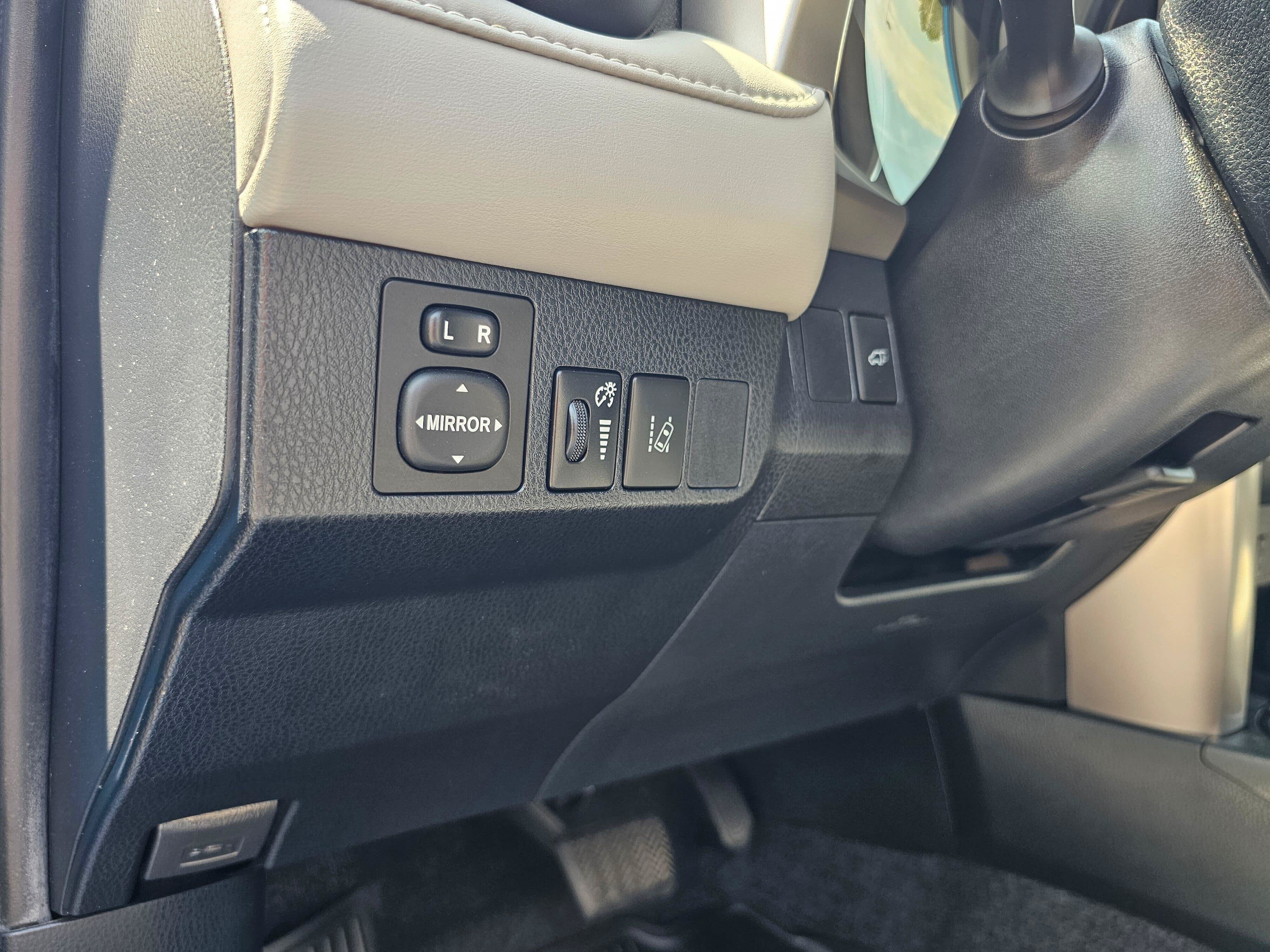 Used 2018 Toyota RAV4 Limited w/ Advanced Technology Package AWD/4WD image 21