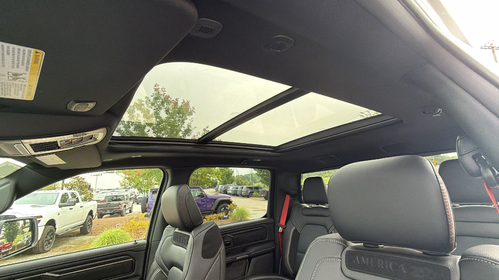 New 2026 RAM 1500 Laramie AWD/4WD image 18