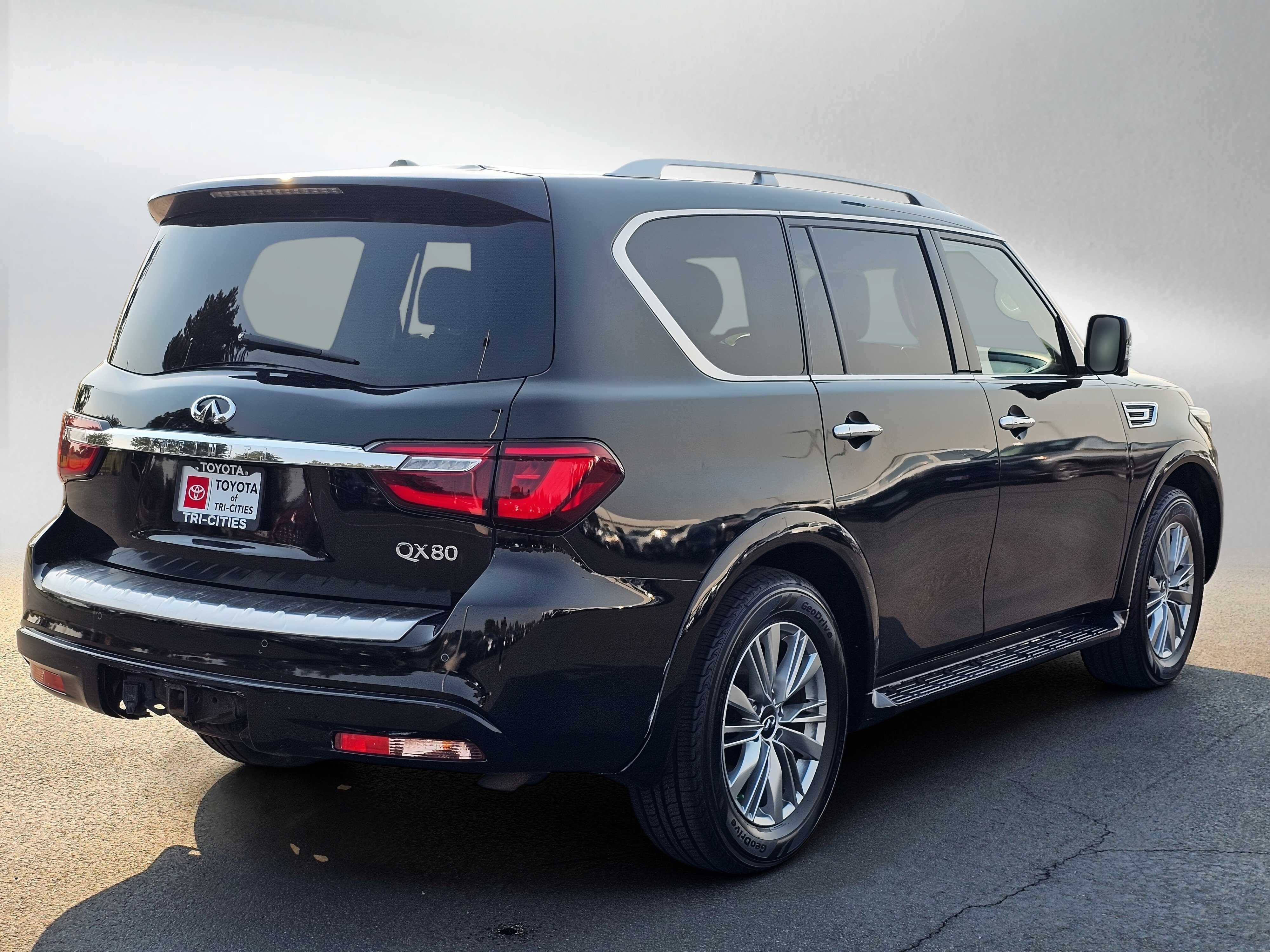 Used 2021 INFINITI QX80 Luxe w/ Cargo Package RWD image 5
