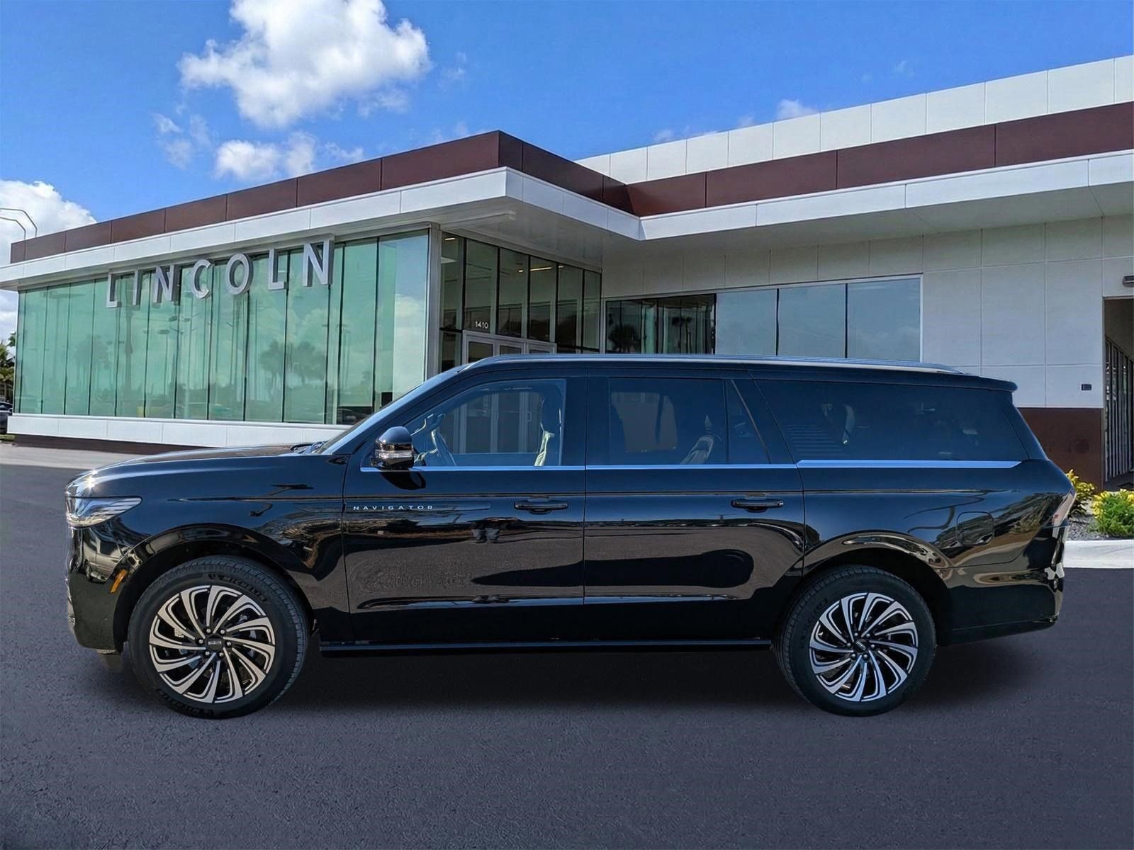 Certified 2025 Lincoln Navigator L Black Label image 8