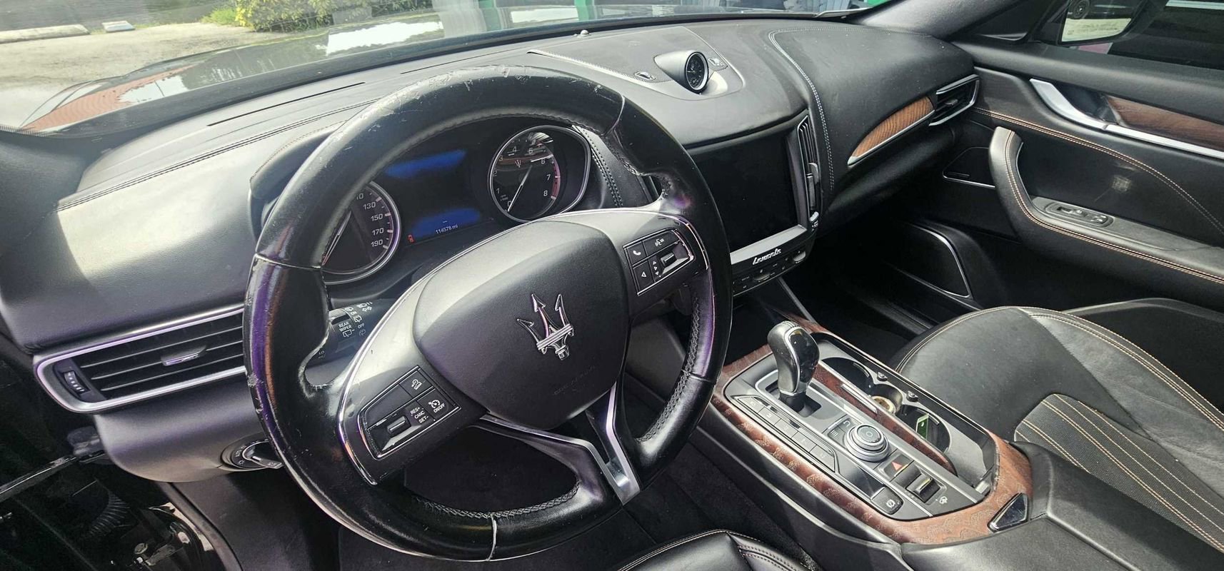 Used 2017 Maserati Levante w/ Luxury Package AWD/4WD image 11
