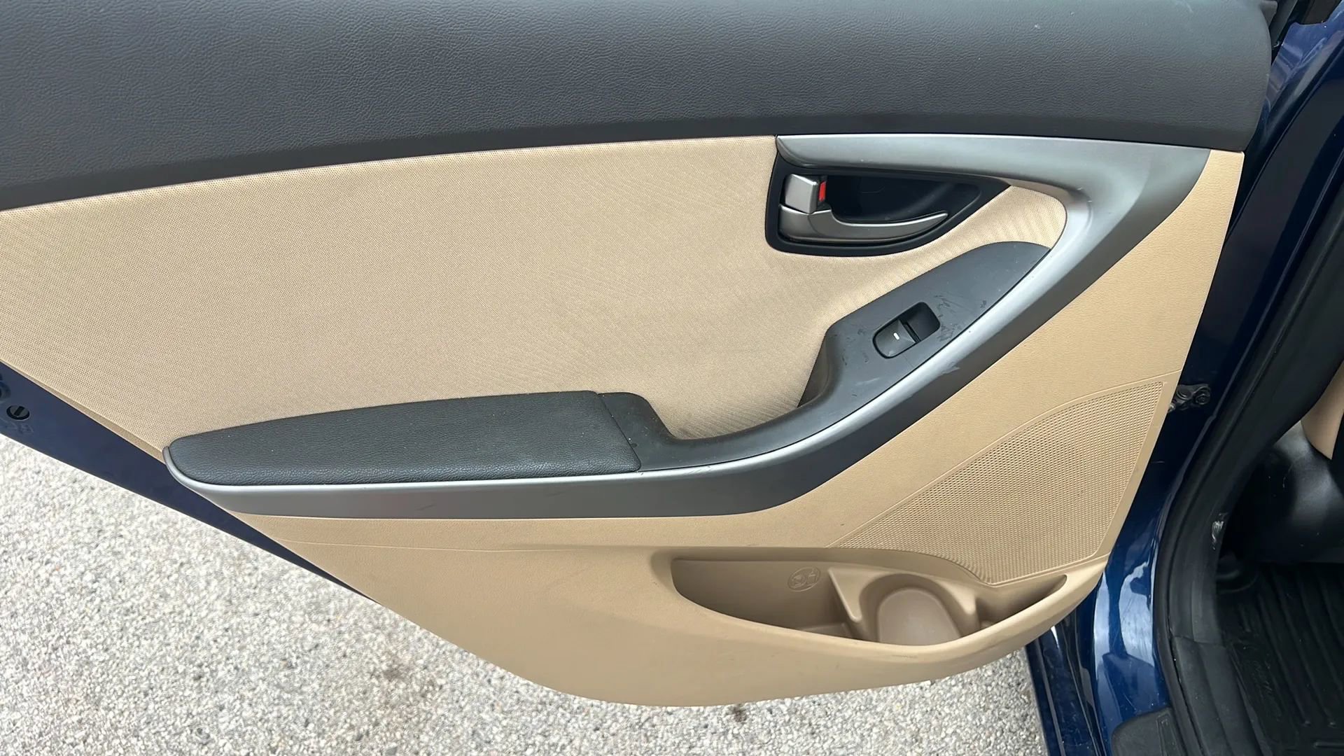 Used 2013 Hyundai Elantra GLS w/ Preferred Pkg FWD image 23