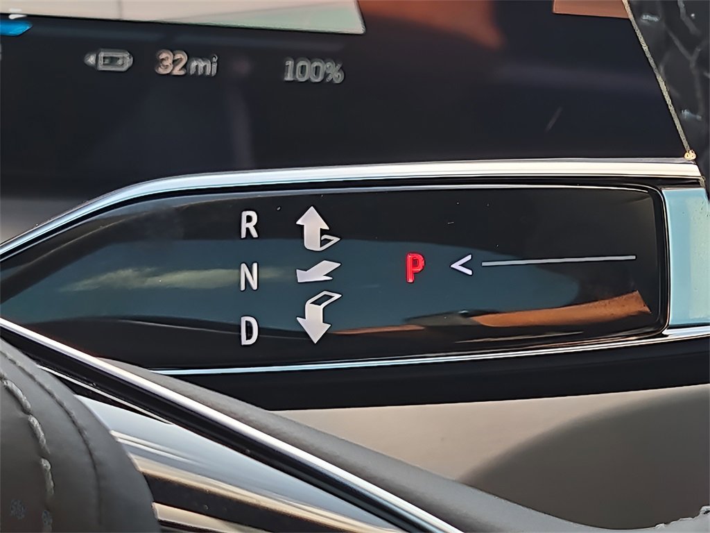 New 2026 Cadillac Vistiq Premium Luxury w/ LPO, Floor Liner Package image 28