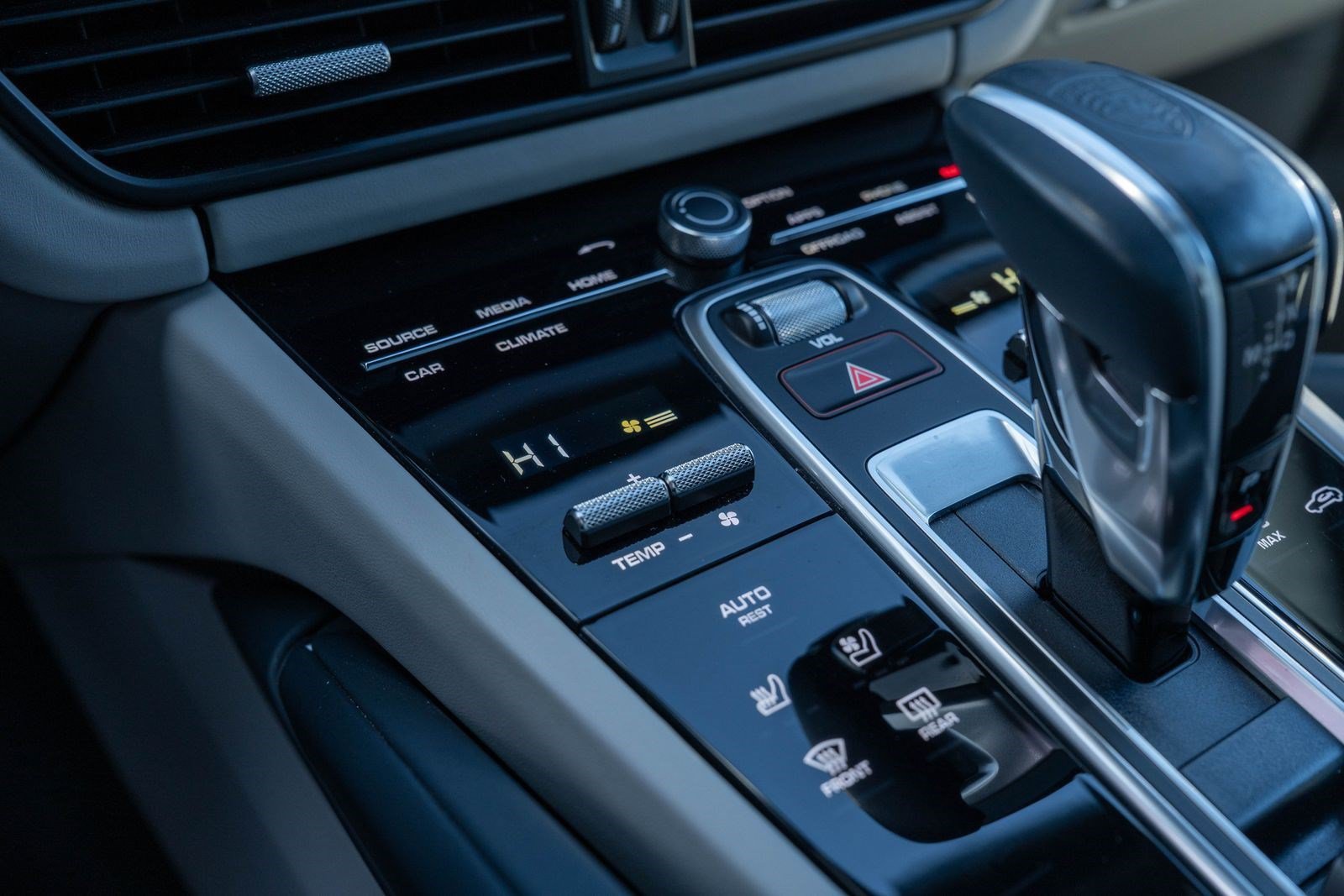 Certified 2023 Porsche Cayenne Turbo AWD/4WD image 31
