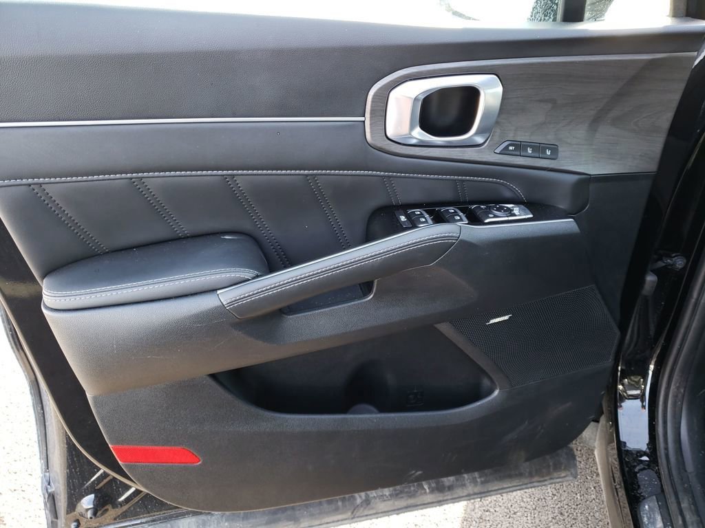 Used 2025 Kia Sorento SX Prestige image 16