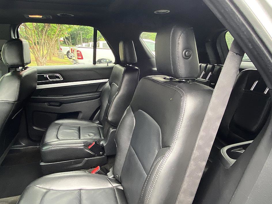 Used 2016 Ford Explorer XLT w/ Equipment Group 202A FWD image 12