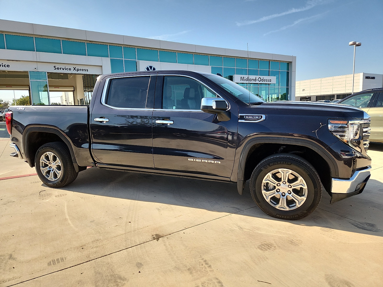 Used 2025 GMC Sierra 1500 SLT AWD/4WD image 6