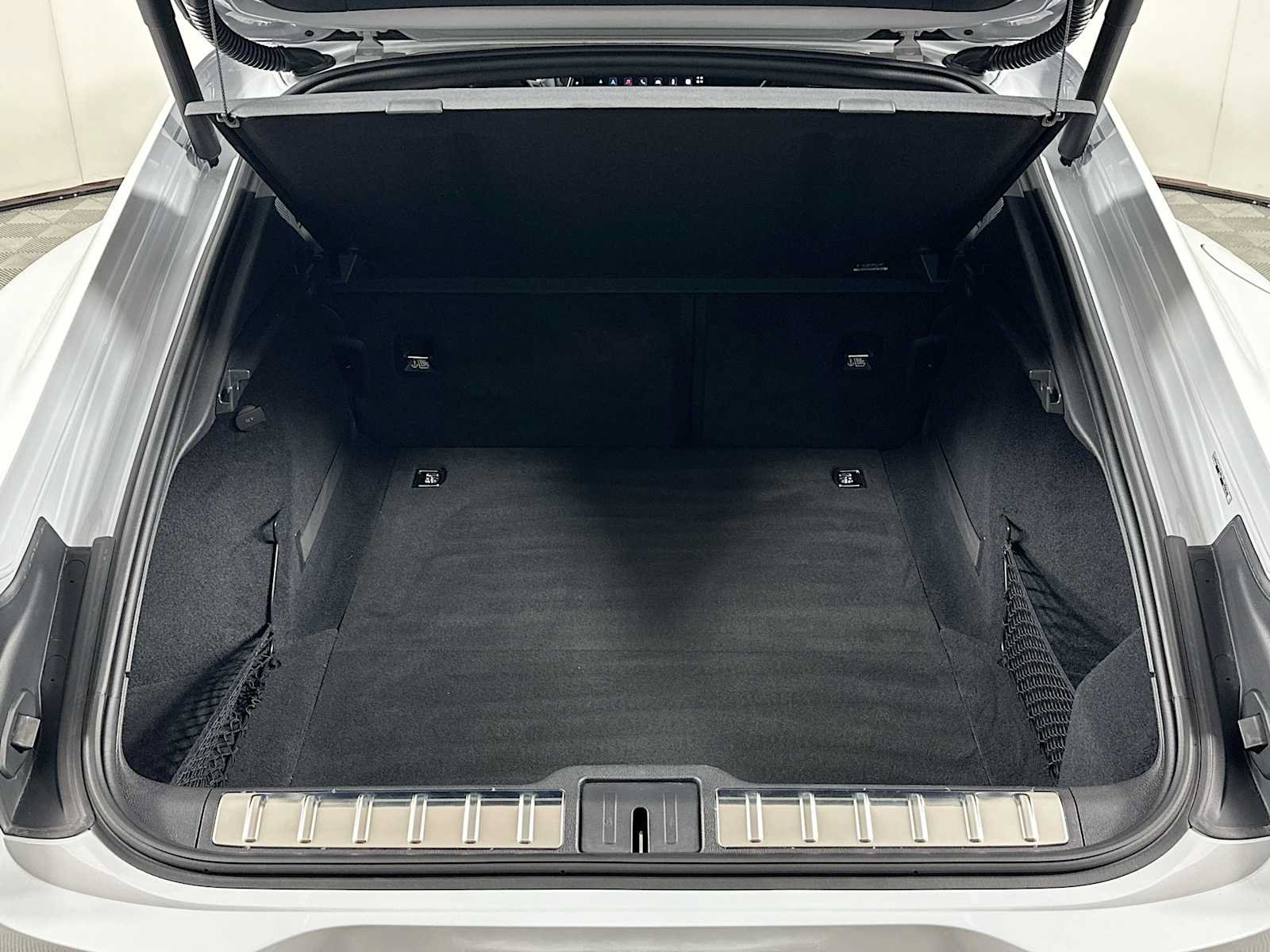 Certified 2025 Porsche Panamera RWD image 25