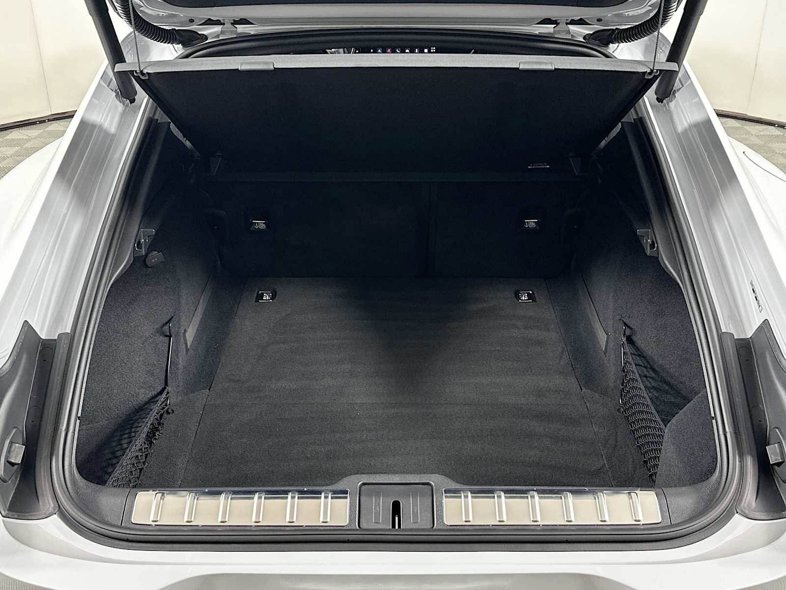 Certified 2025 Porsche Panamera RWD image 25