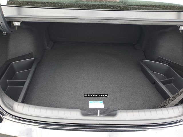 Certified 2025 Hyundai Elantra SEL FWD image 9