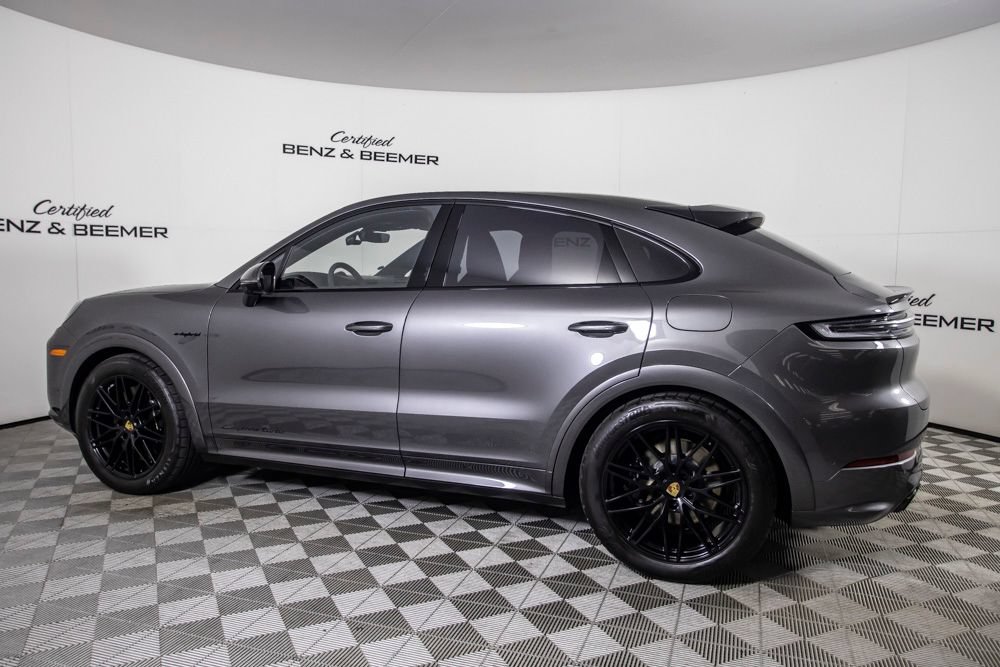 Used 2024 Porsche Cayenne Turbo AWD/4WD image 11