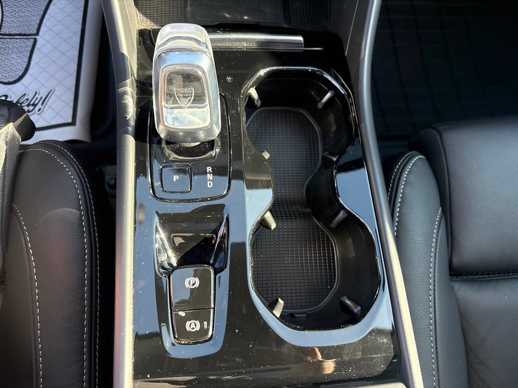 Certified 2024 Volvo XC40 B5 Plus w/ Protection Package Premier AWD/4WD image 25