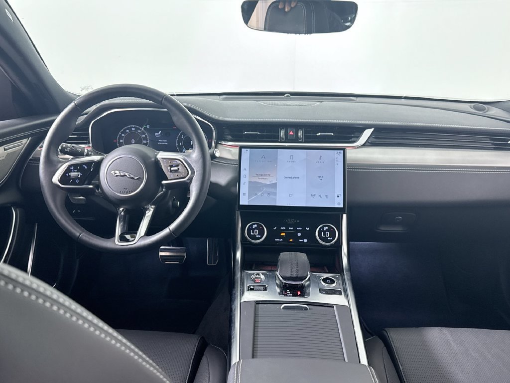 Used 2024 Jaguar XF R-Dynamic SE AWD/4WD image 19