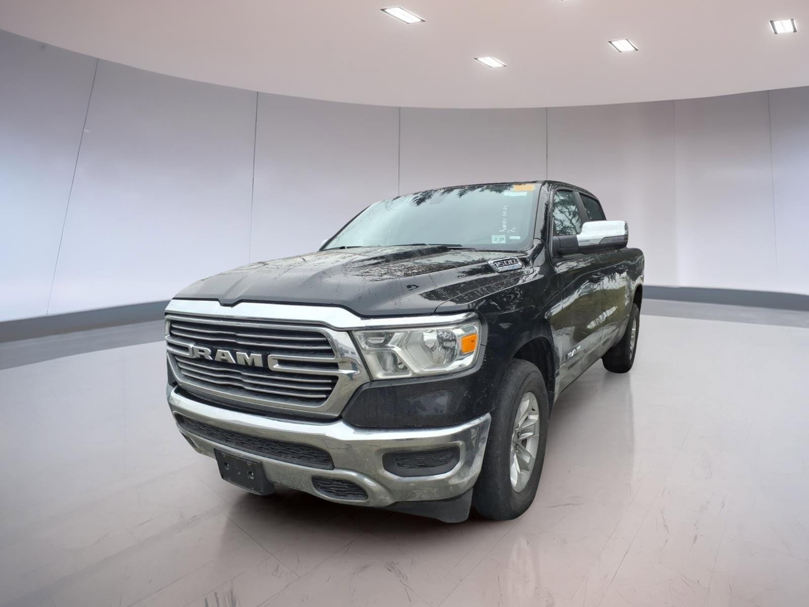 Used 2024 RAM 1500 Laramie AWD/4WD image 2