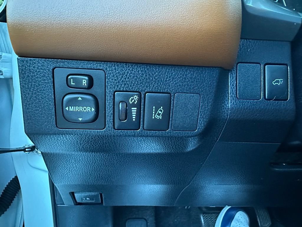 Used 2017 Toyota RAV4 Limited w/ Advanced Technology Package AWD/4WD image 19