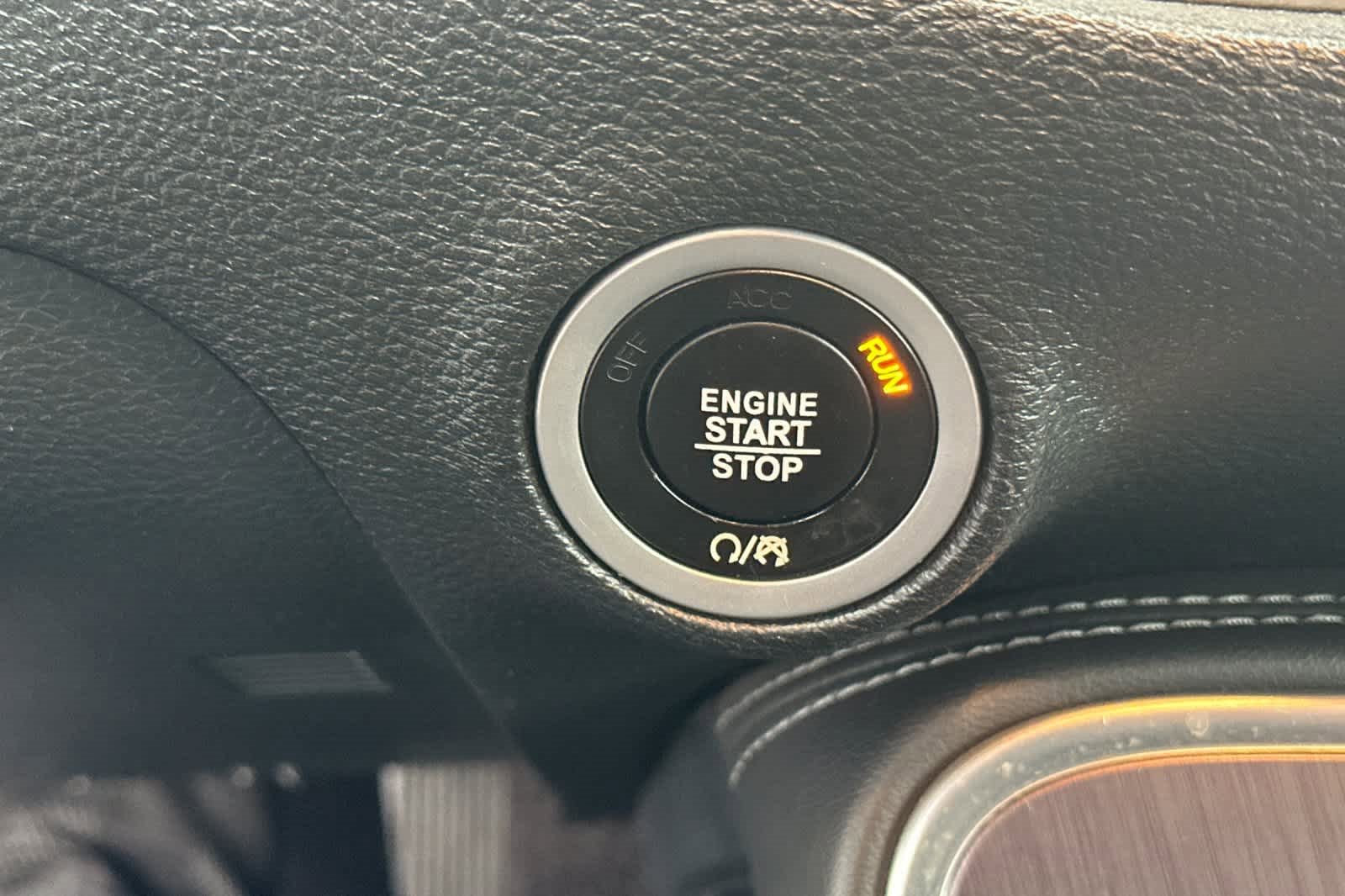 Used 2018 Dodge Challenger SXT image 21